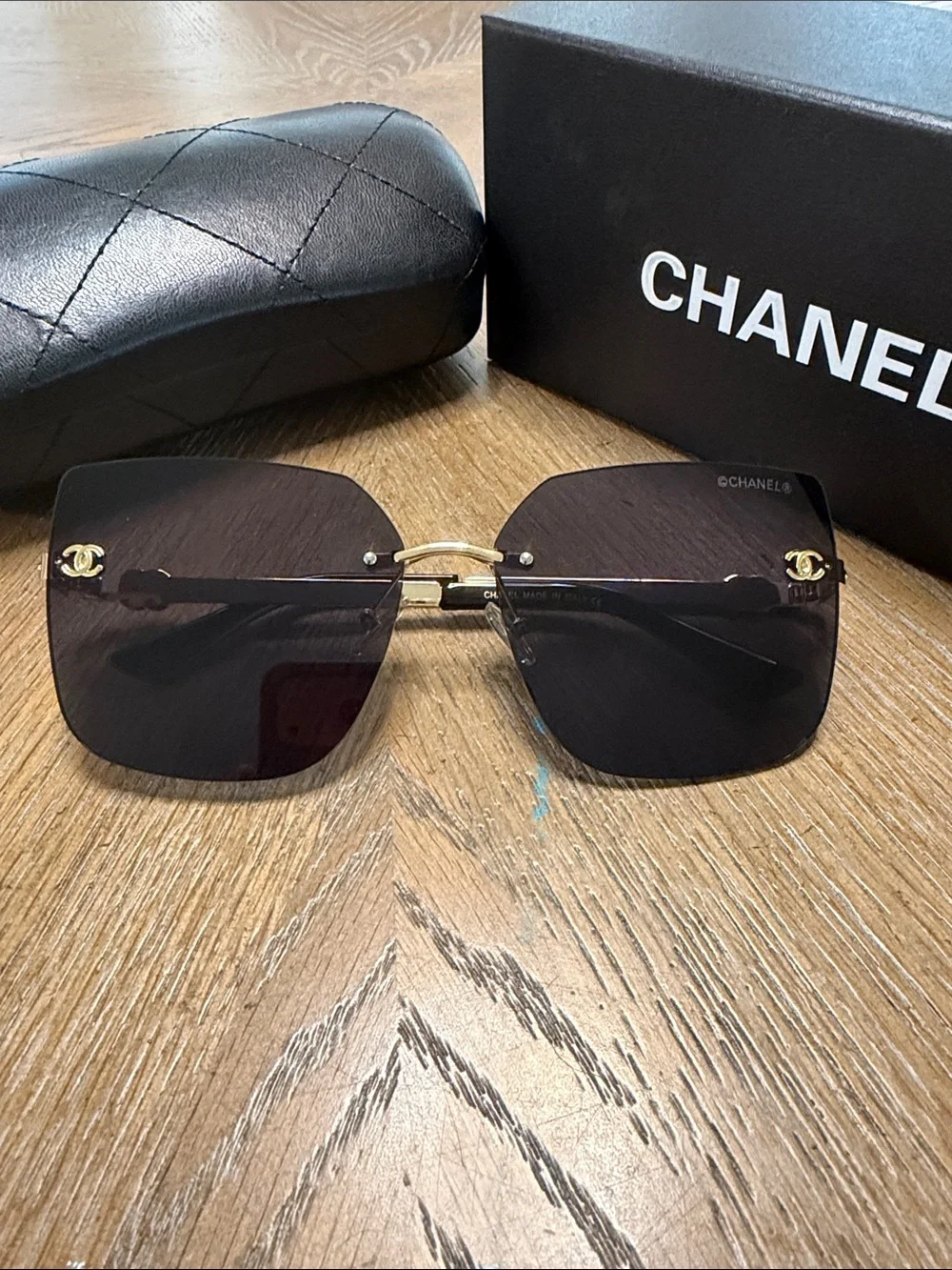 CHANEL elegant rimless